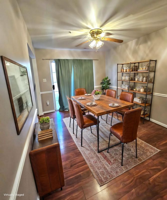 Foto del edificio - 2445 Sagewood Ct