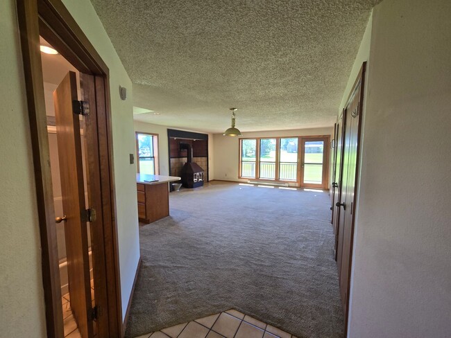 Building Photo - Pinonwood Studio- Month to Month