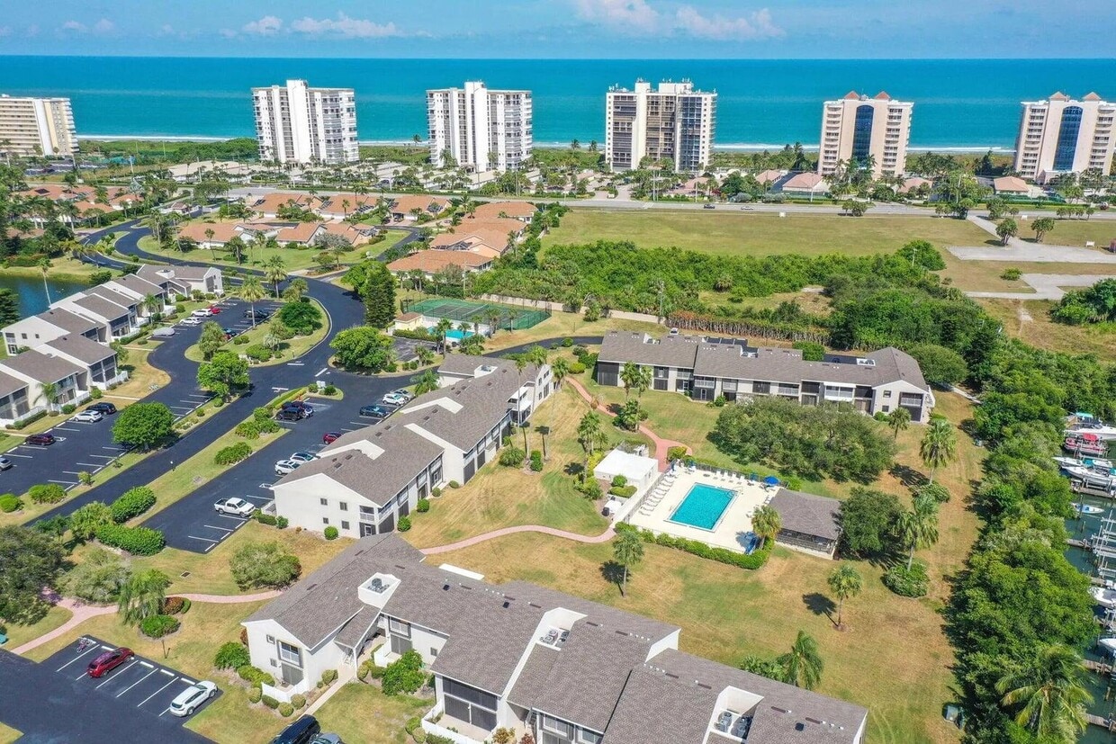 Foto principal - 3209 S Lakeview Cir