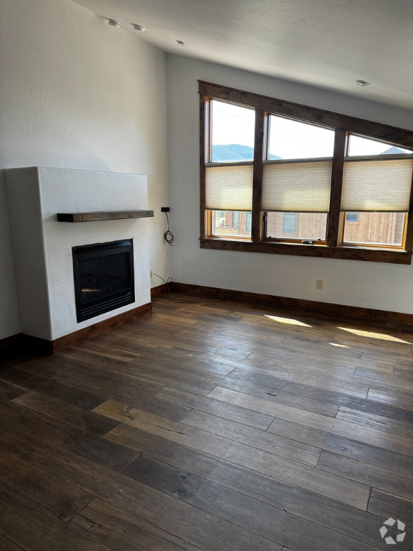 Building Photo - 80 Mule Deer Ct