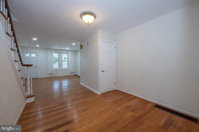 Building Photo - 321 Hampden Ave