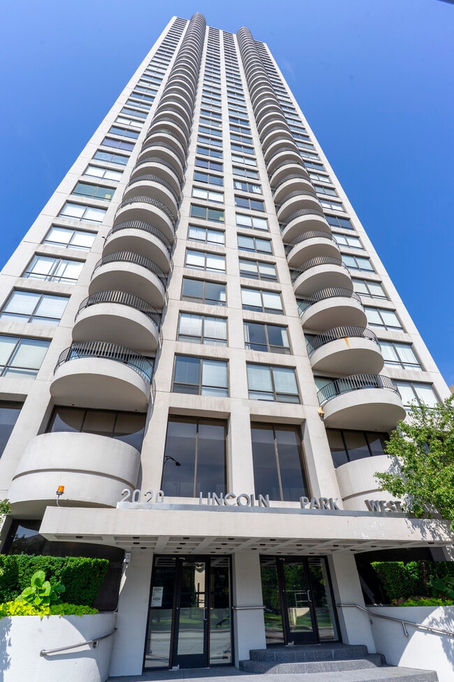 Building Photo - 2020 N Lincoln Park W