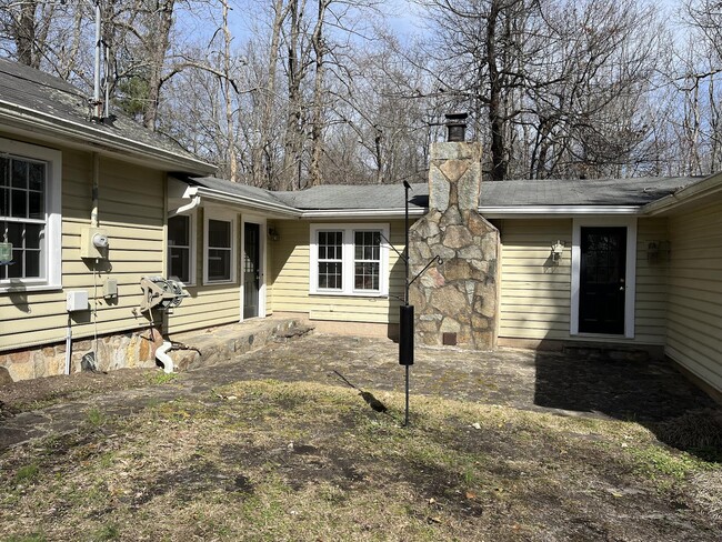 Building Photo - 3414 Laurel Park Hwy