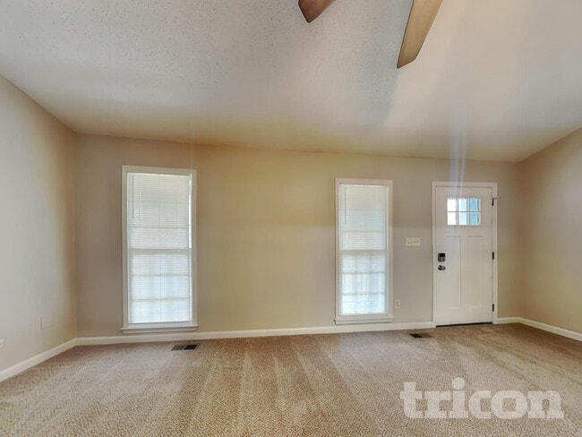 Building Photo - 48 Sumer Ln S