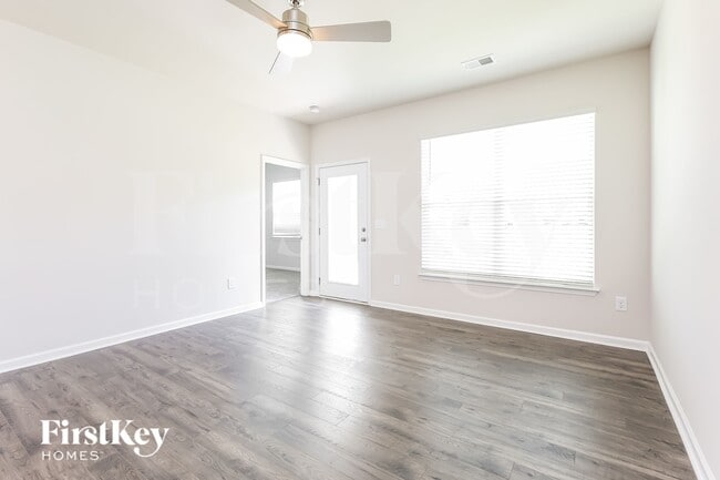 Foto del edificio - 617 Goldburn Wy