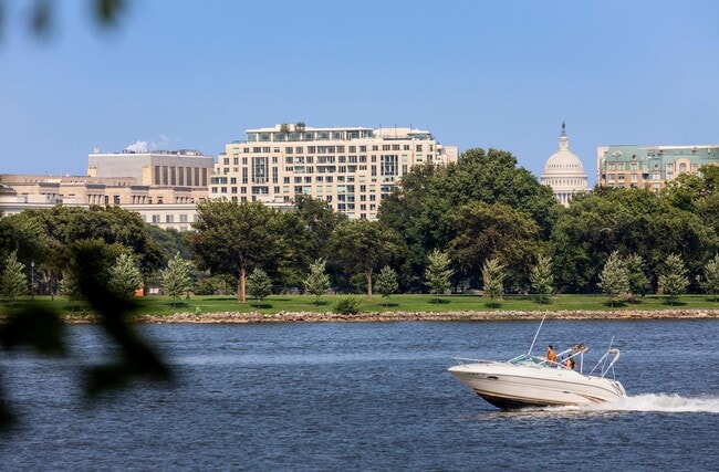 Building Photo - 1331 Maryland Ave SW