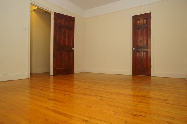 Foto del edificio - 529 E 235th St