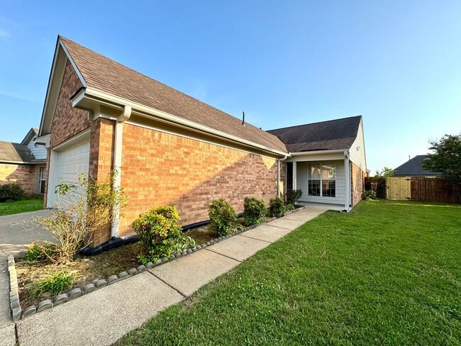 Building Photo - 9197 Kaitlyn Dr S