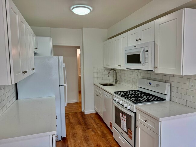 Building Photo - 47 Davis Ave