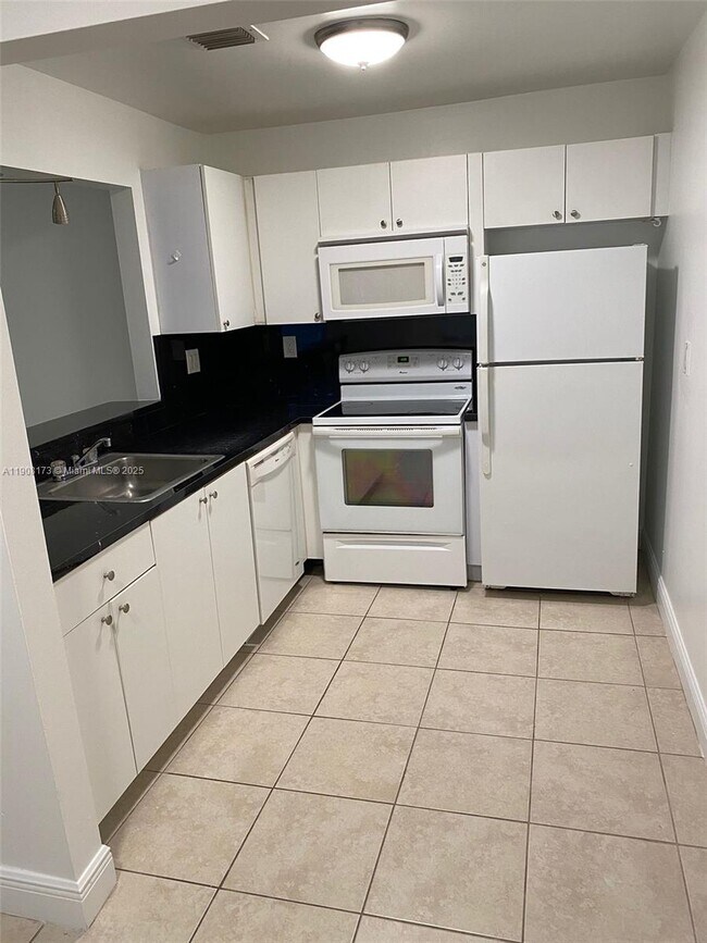 Building Photo - 2525 Polk St