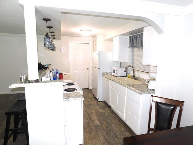 Building Photo - 1367 Elmbank Way