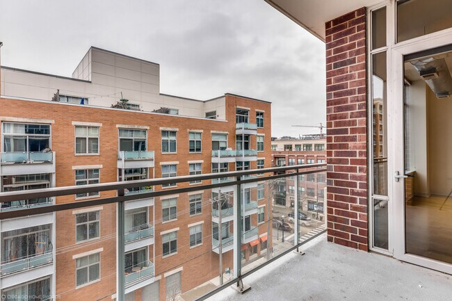 Building Photo - 901 W Madison St