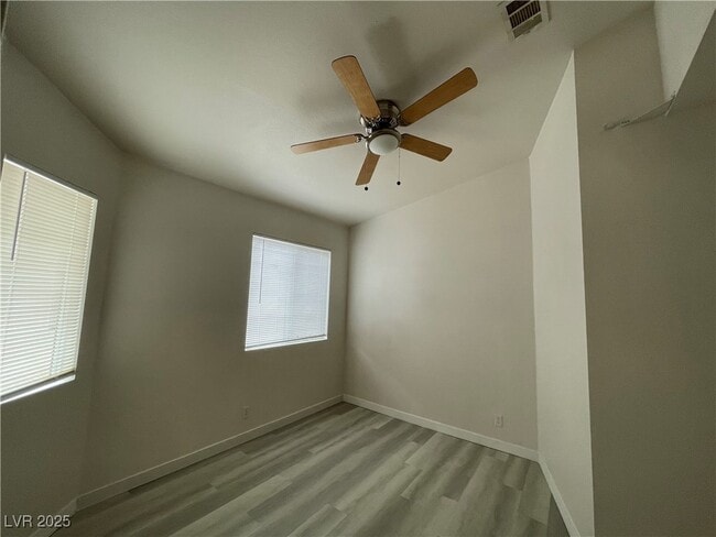 Building Photo - 8476 W Gilmore Ave