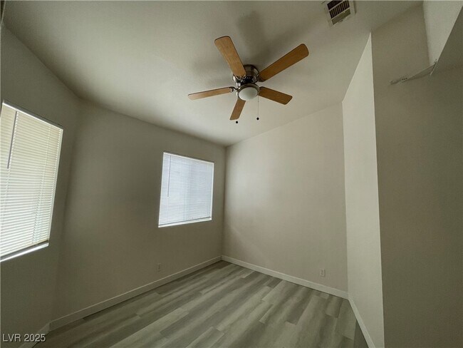 Foto del edificio - 8476 W Gilmore Ave