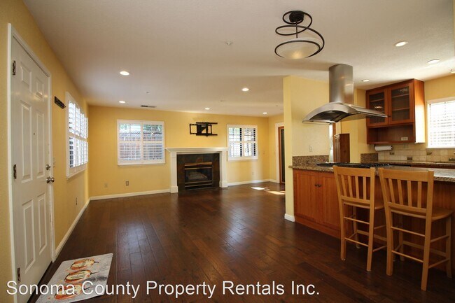 Building Photo - 2 br, 1.5 bath House - 360 Piper Street