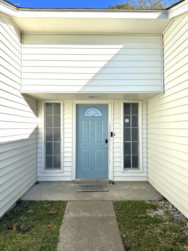 Building Photo - 114 Bluefield Dr