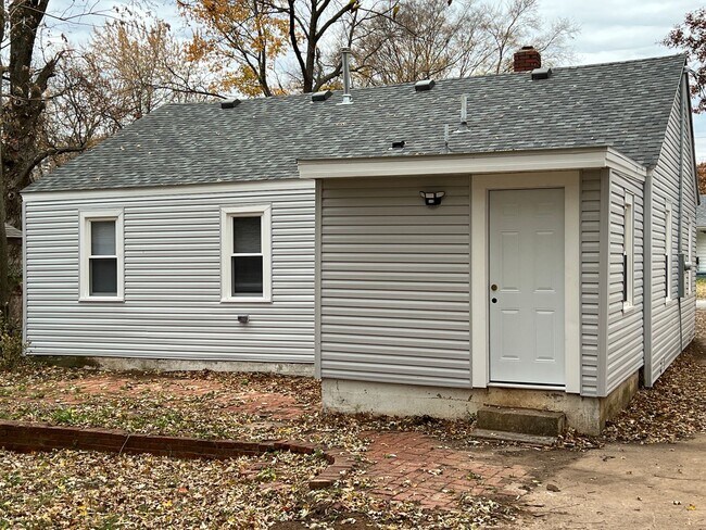 Foto del edificio - Totally updated!  New Kitchen! 2 Bedroom 1...