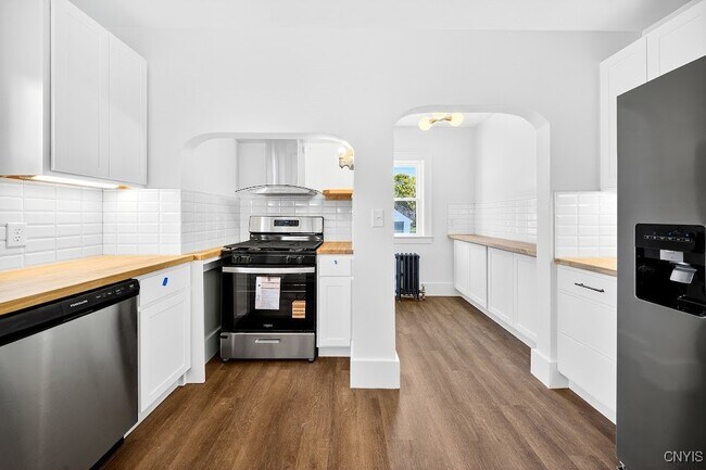 Foto del edificio - 363 Hickok Ave