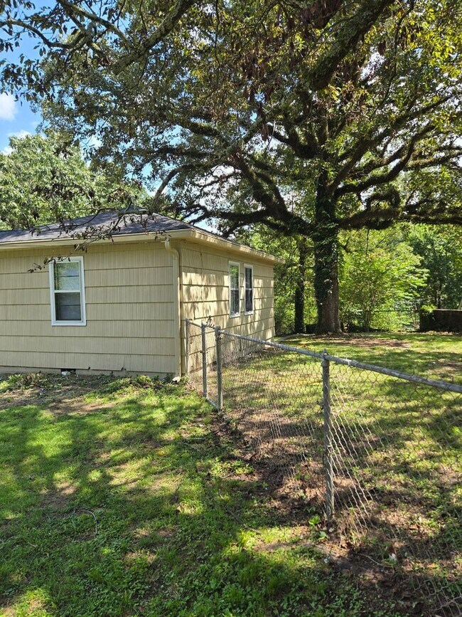 Foto del edificio - 1728 Dogwood Dr