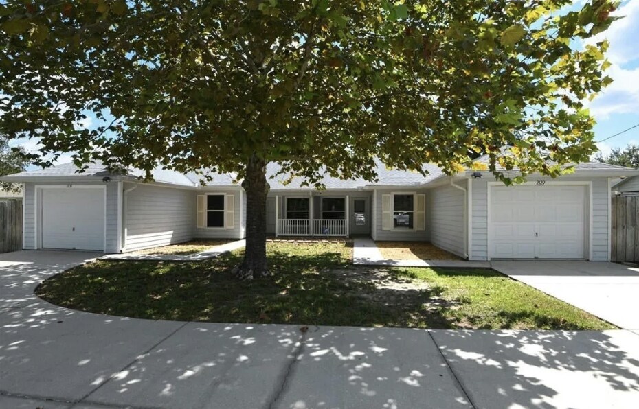 Primary Photo - 2131 N Pine Cone Ave