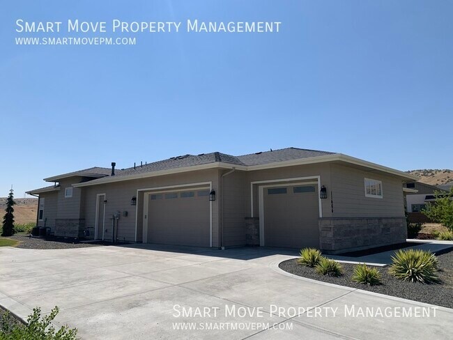 Building Photo - Hilltop Oasis. Luxury 3 bd + Office in Car...