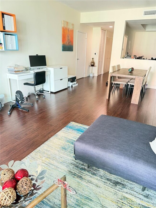 Foto del edificio - 3340 NE 190th St