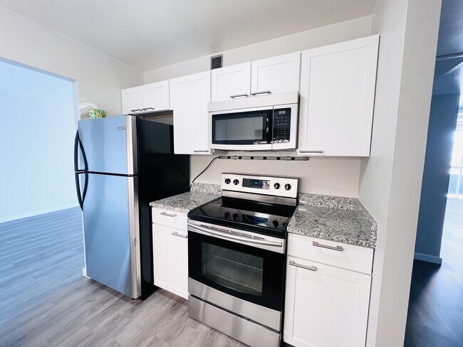 Building Photo - 710 E 200 S