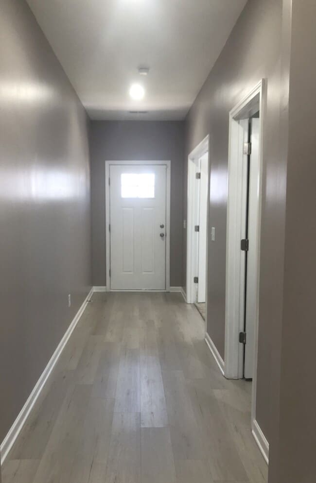 Building Photo - 502 Geranium St