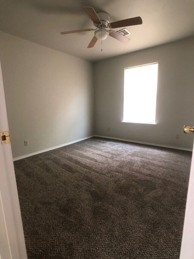 Foto del edificio - 3009 Forestridge Dr.