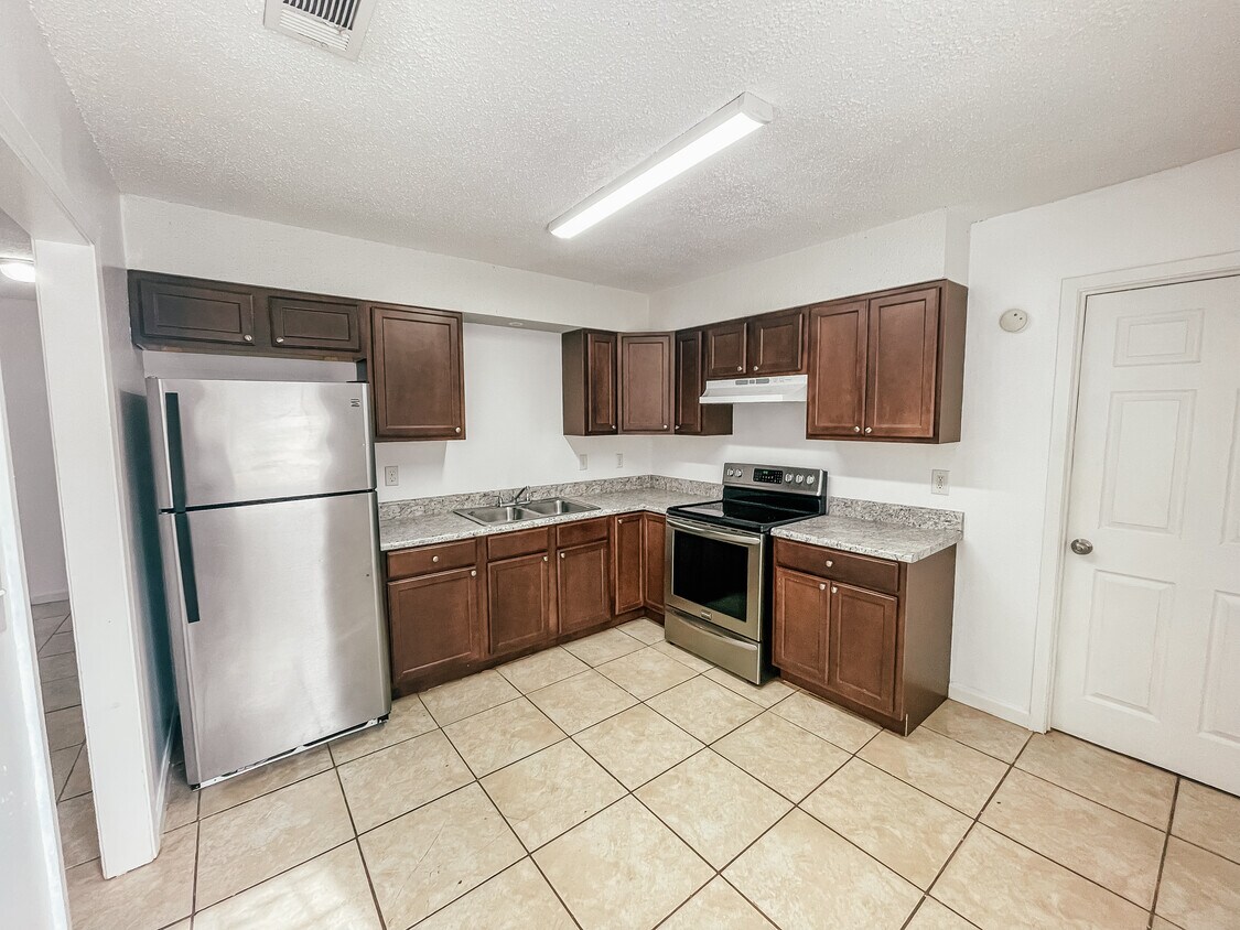 910 Calhoun Ave, Pensacola, FL 32507 Townhome Rentals in Pensacola FL