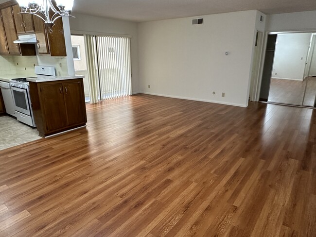 Living room - 1411 N Poinsettia Pl