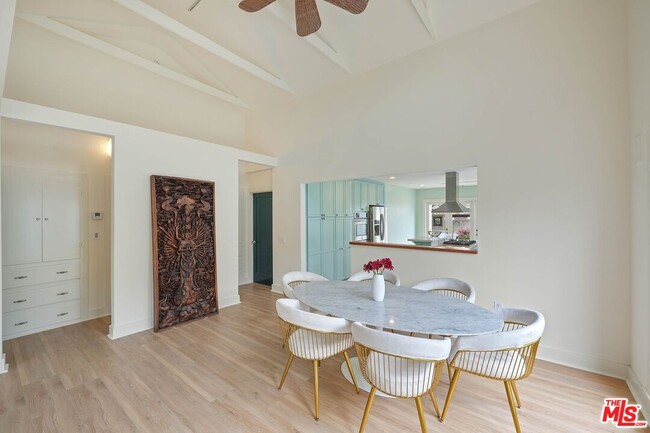 Foto del edificio - 1141 Palms Blvd