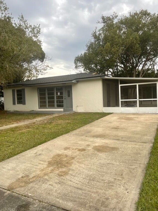 Foto principal - 3 Bed 1 Bath House in Deltona Pet Friendly...