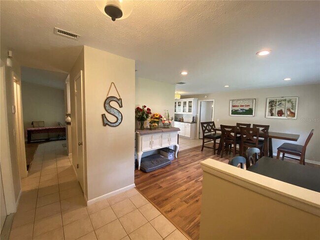 Foto del edificio - 454 W Oakwood Ave