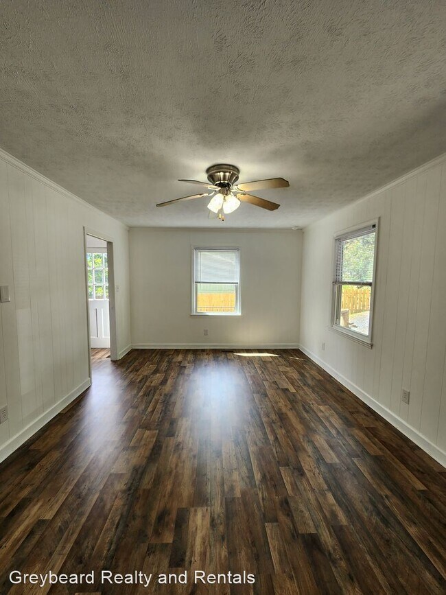 Foto del edificio - 3 br, 1.5 bath House - 33 Alexander Street