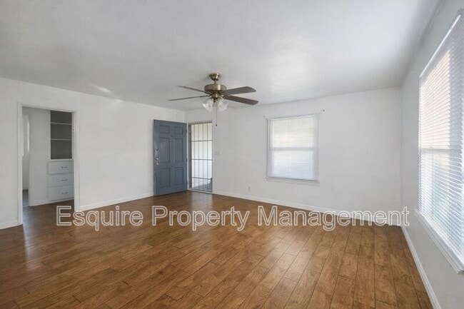 Foto del edificio - 3667 Almond Dr