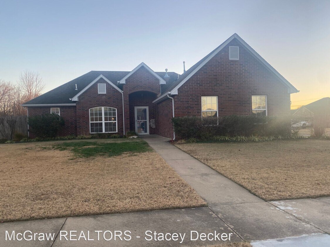 Primary Photo - 3 br, 2 bath House - 9800 E. 108th Court N.