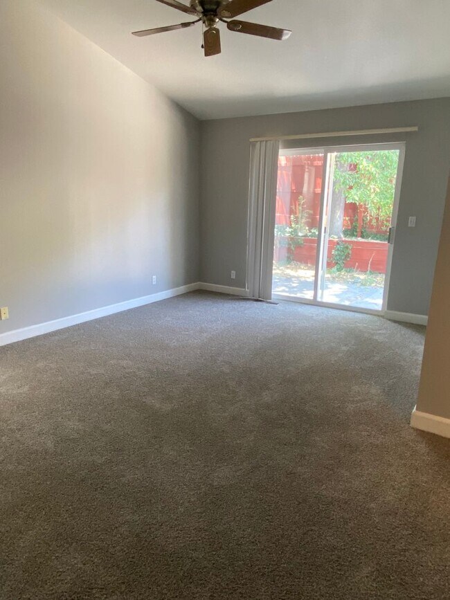 Building Photo - 3 bedroom, 2 bath recently updated