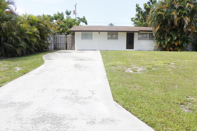 Building Photo - 5893 Williamson Rd