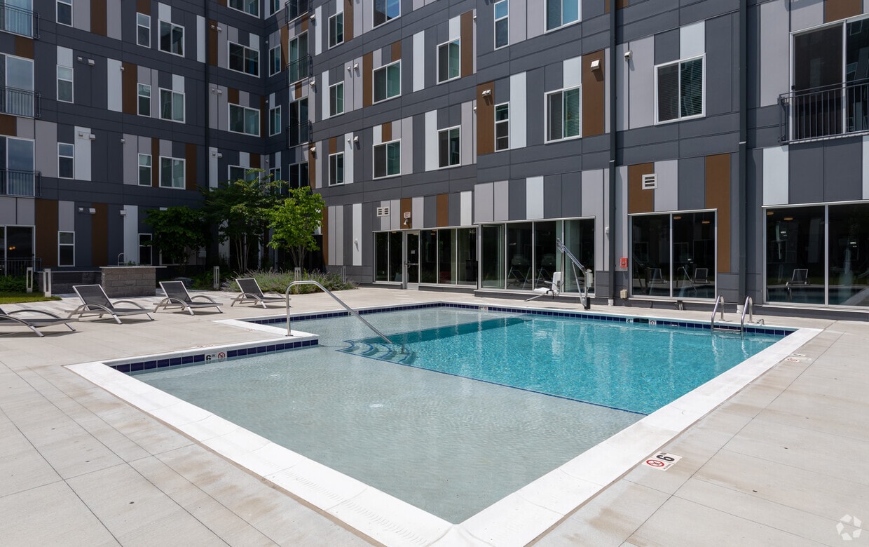 Primary Photo - Center West