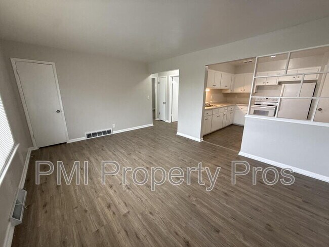Foto del edificio - 7701 W Hampton Ave