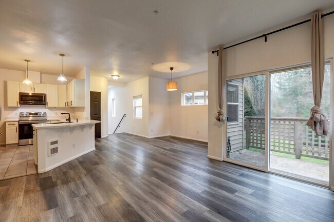 Foto del edificio - Luxury living in this spacious upper floor...