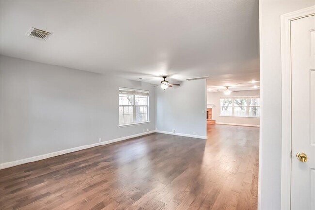 Foto del edificio - 1204 Mathias St