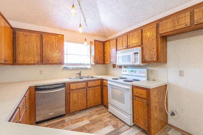Building Photo - 8425 Timberwood Ln