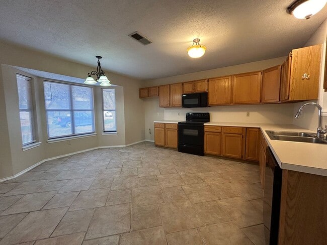 Building Photo - Beautiful Home Located Near All of Lubbock...