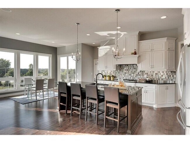 Building Photo - 5955 Black Oaks Ln N