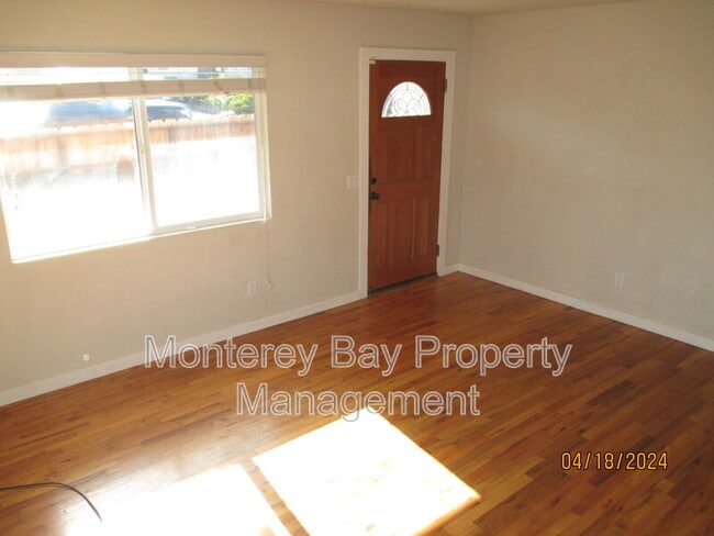 Building Photo - 1589 Soto St