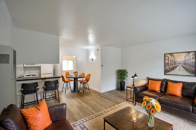 Foto del edificio - 10645 Valley Spring Ln