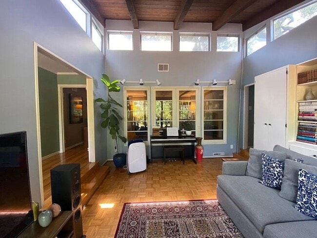 Building Photo - 2BD/1BA – Spacious Menlo Park Home with Mi...