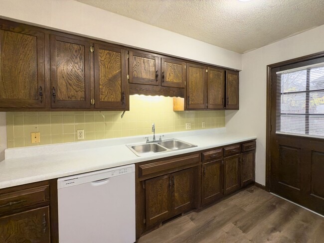 Building Photo - 2427-2427 E Heying Dr